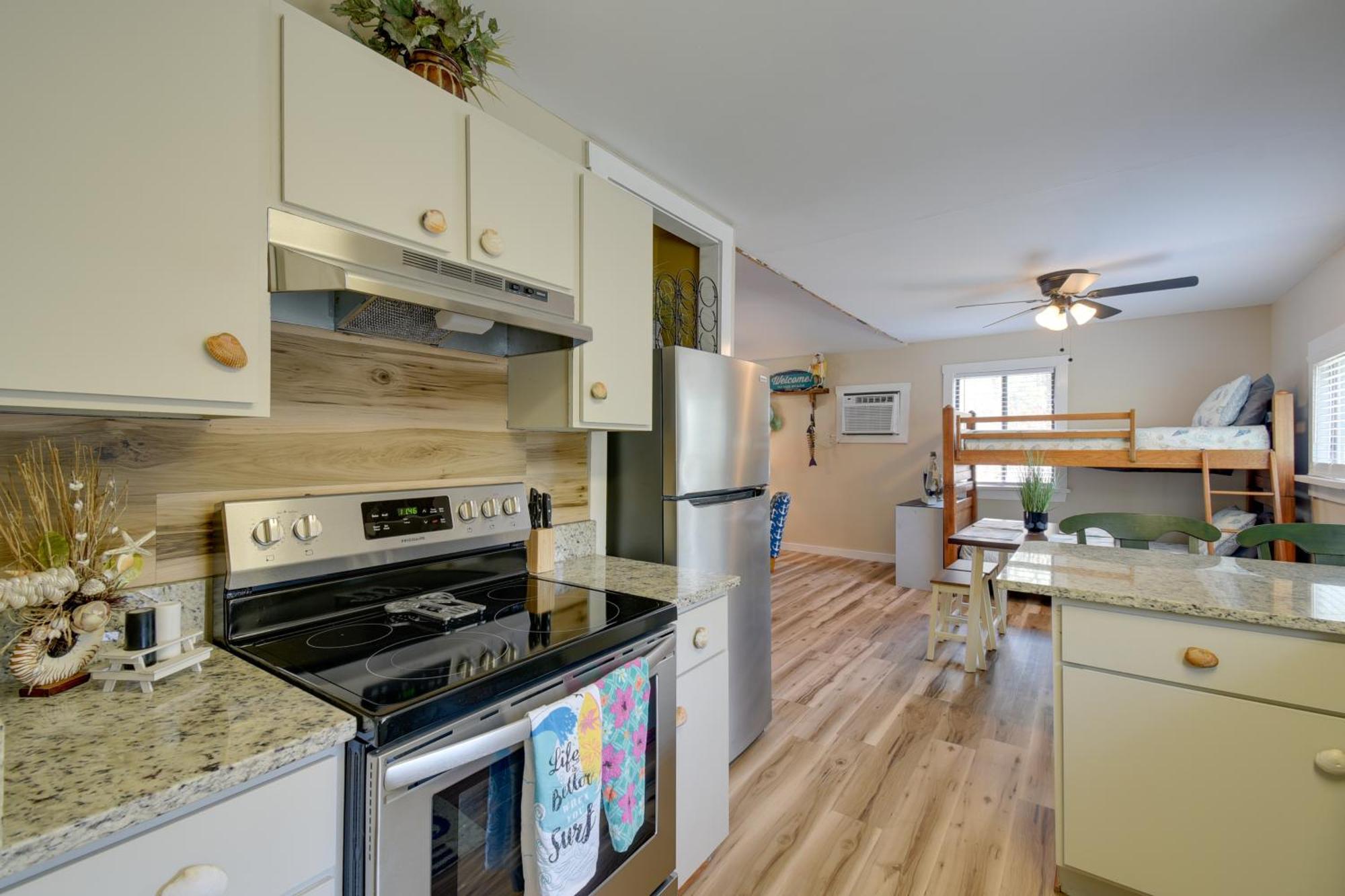 Ocean Isle Apartment With Balcony, 1 Mi To Beach! 海洋岛海滩 外观 照片