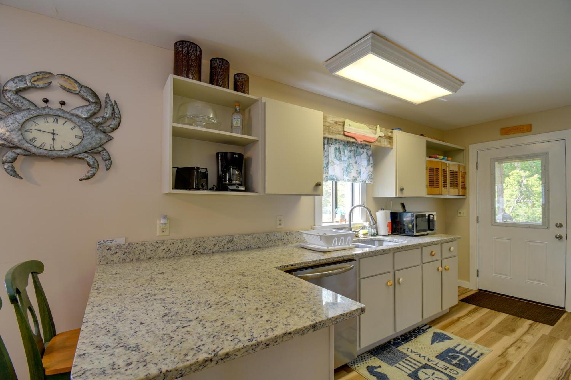 Ocean Isle Apartment With Balcony, 1 Mi To Beach! 海洋岛海滩 外观 照片