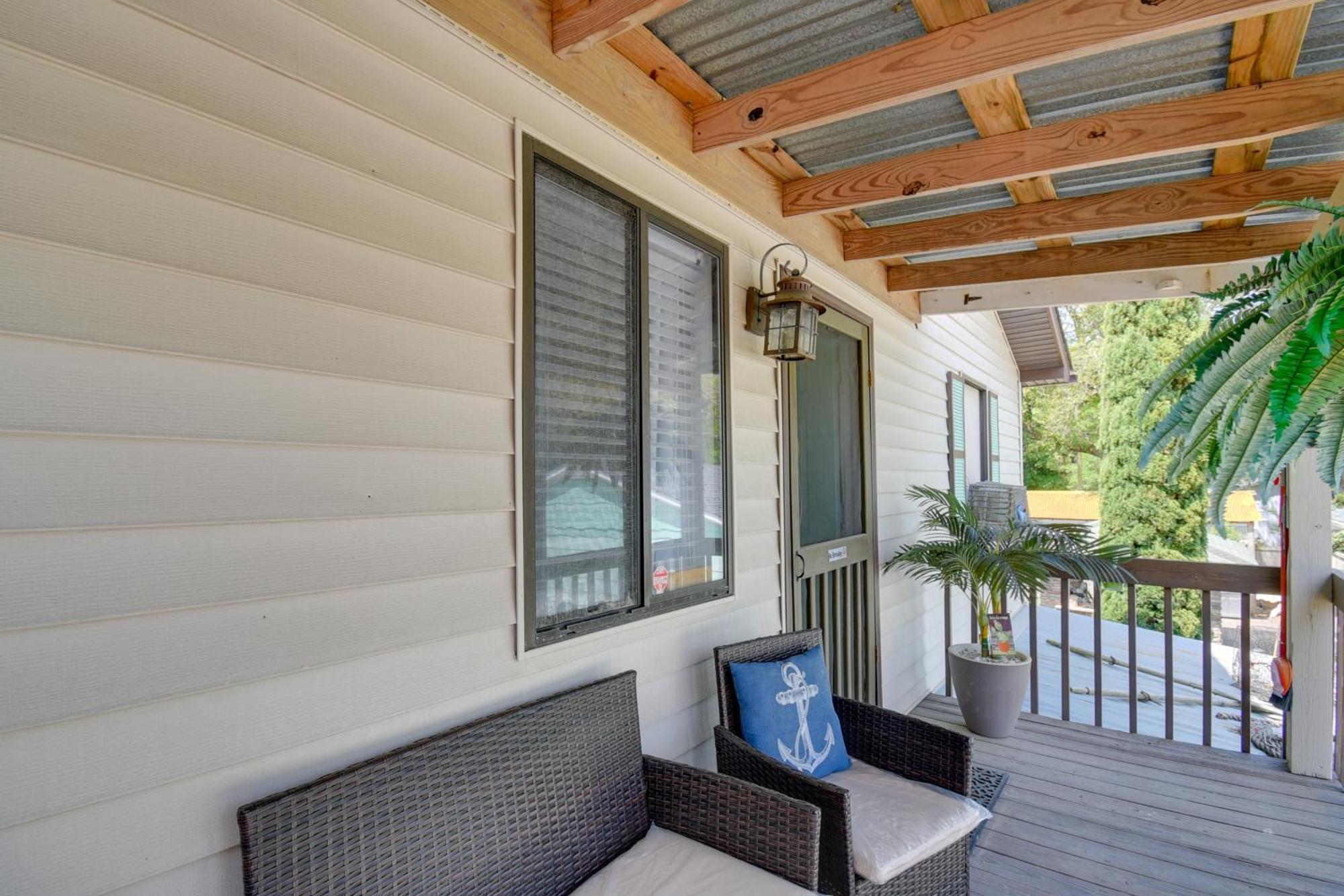 Ocean Isle Apartment With Balcony, 1 Mi To Beach! 海洋岛海滩 外观 照片