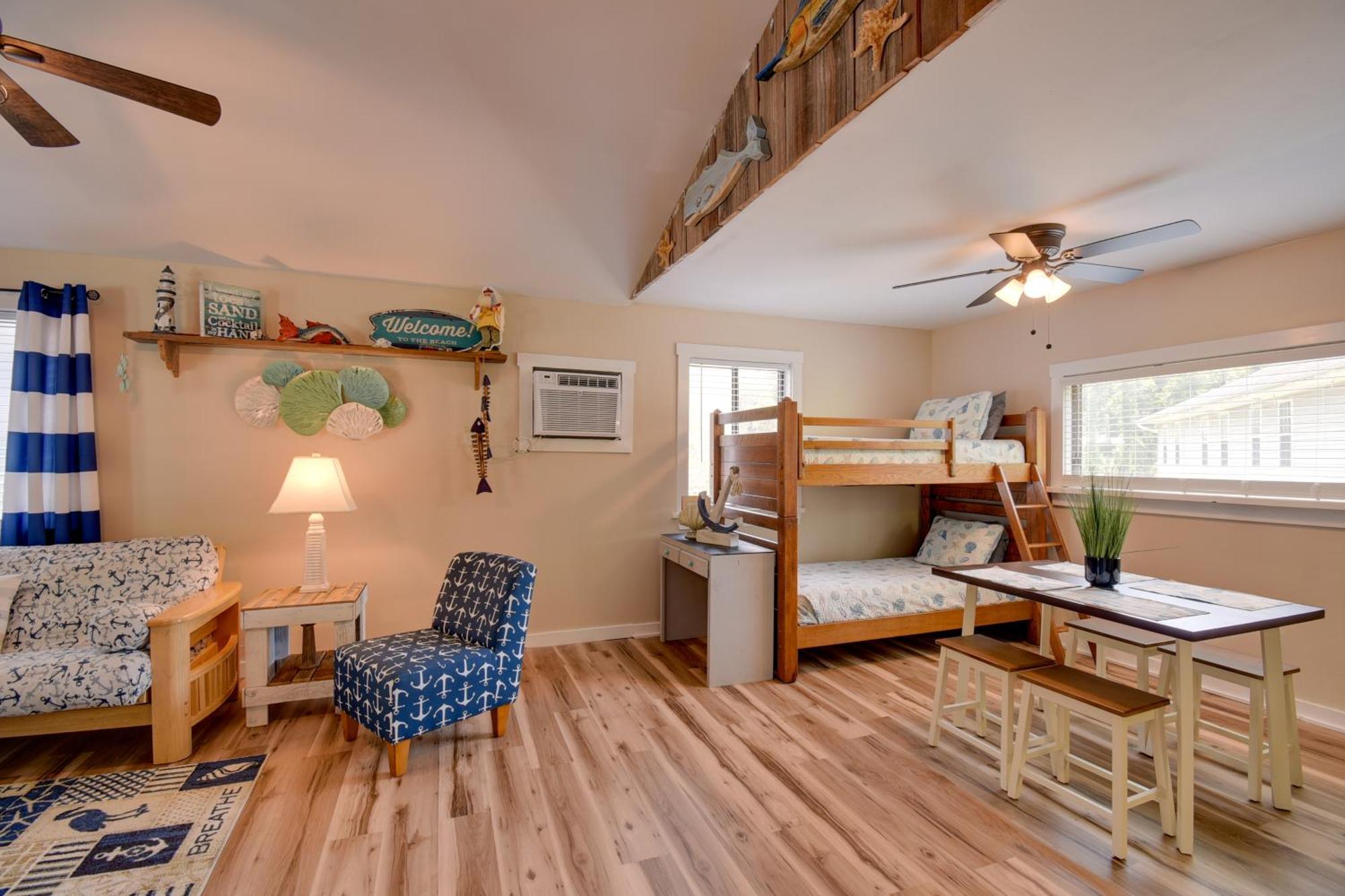Ocean Isle Apartment With Balcony, 1 Mi To Beach! 海洋岛海滩 外观 照片