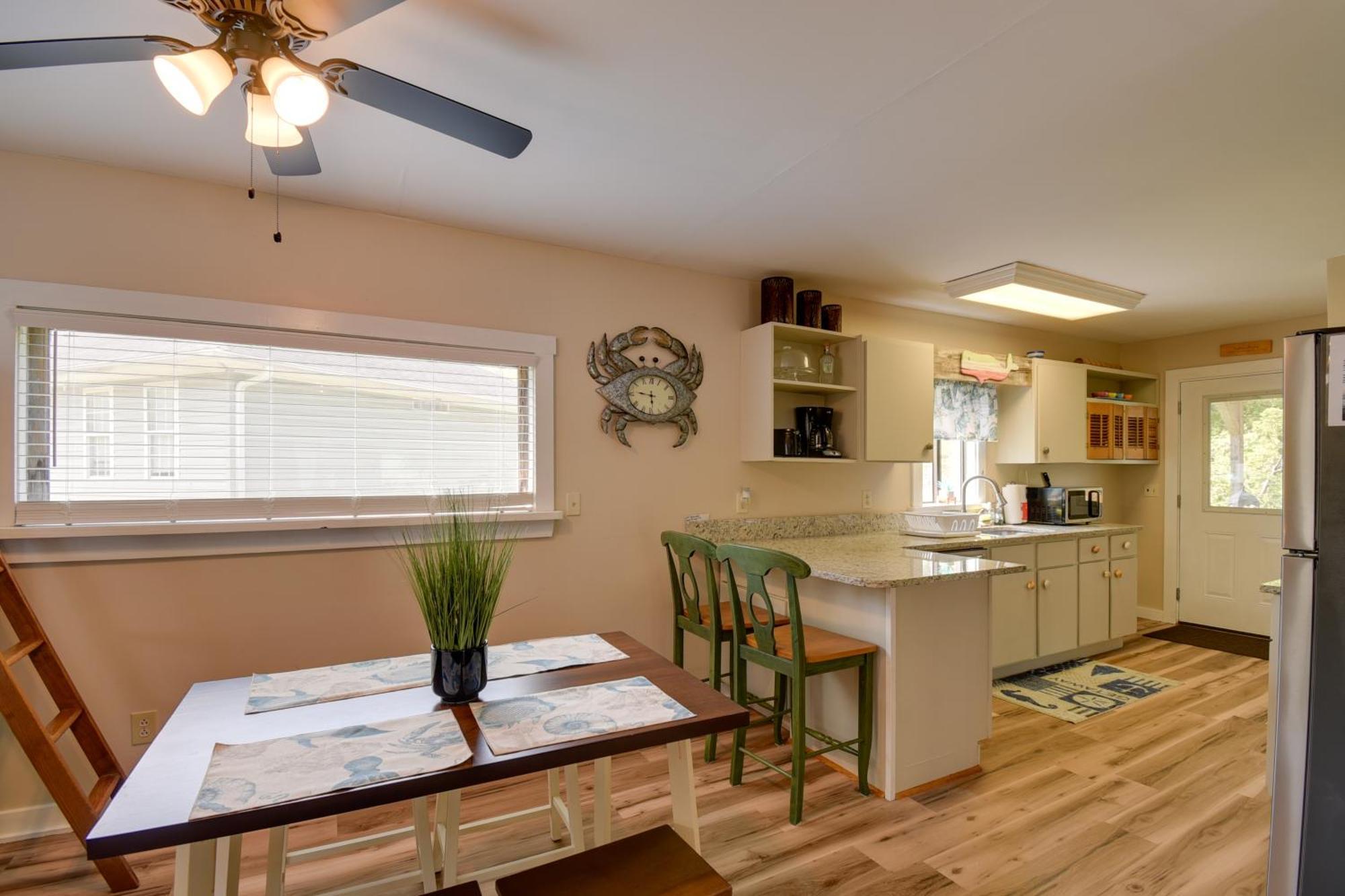 Ocean Isle Apartment With Balcony, 1 Mi To Beach! 海洋岛海滩 外观 照片